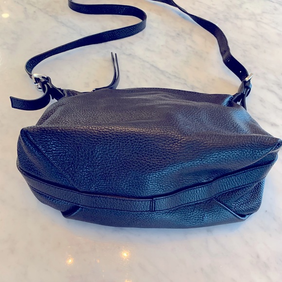 Black pebbled leather bag with long strap and zipper pocket + inside pockets - Picture 9 of 13